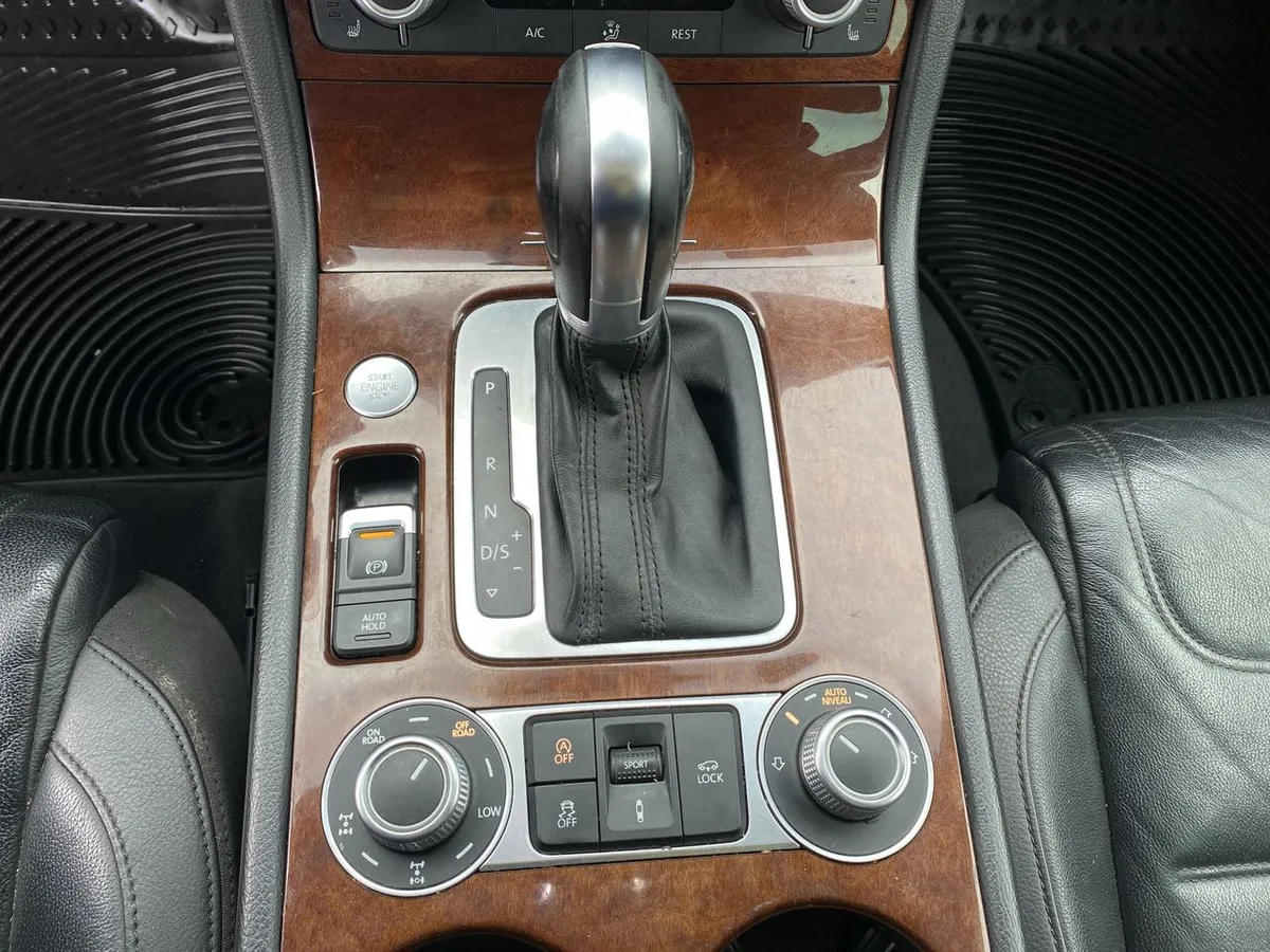 Volkswagen Touareg 3.0 V6 Tdi Diesel 4x4 Nav At 5p año 2016