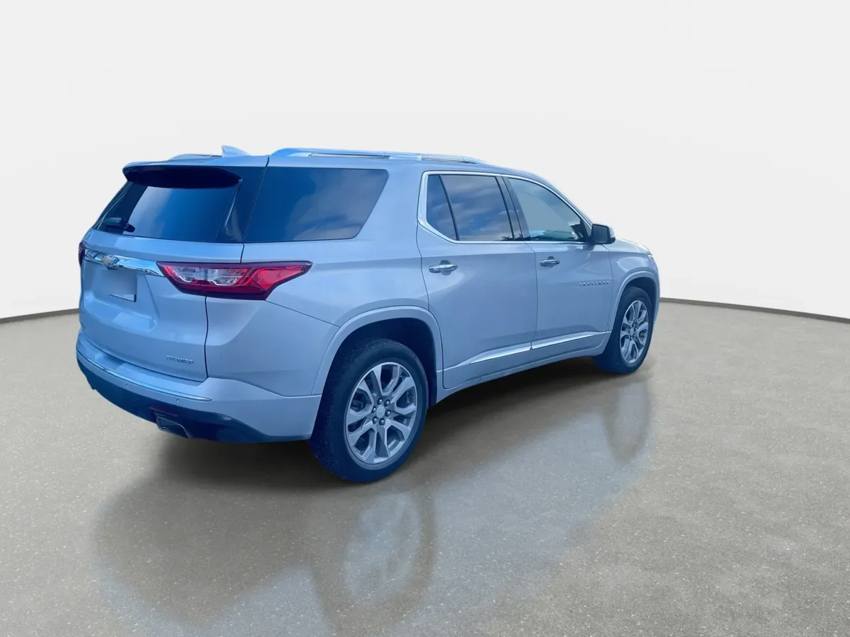 Chevrolet Traverse 3.6l Premier Awd Ii At 5p año 2022