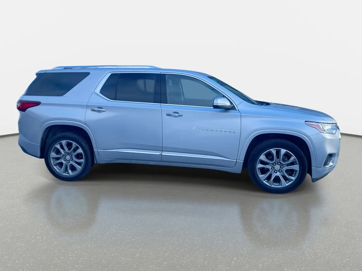 Chevrolet Traverse 3.6l Premier Awd Ii At 5p año 2022
