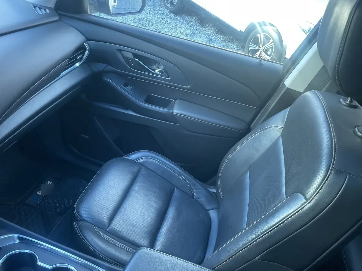 Chevrolet Traverse 3.6l Premier Awd Ii At 5p año 2022