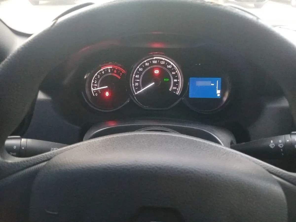 Renault Duster 1.6 Life 4x2 5mt 5p año 2020
