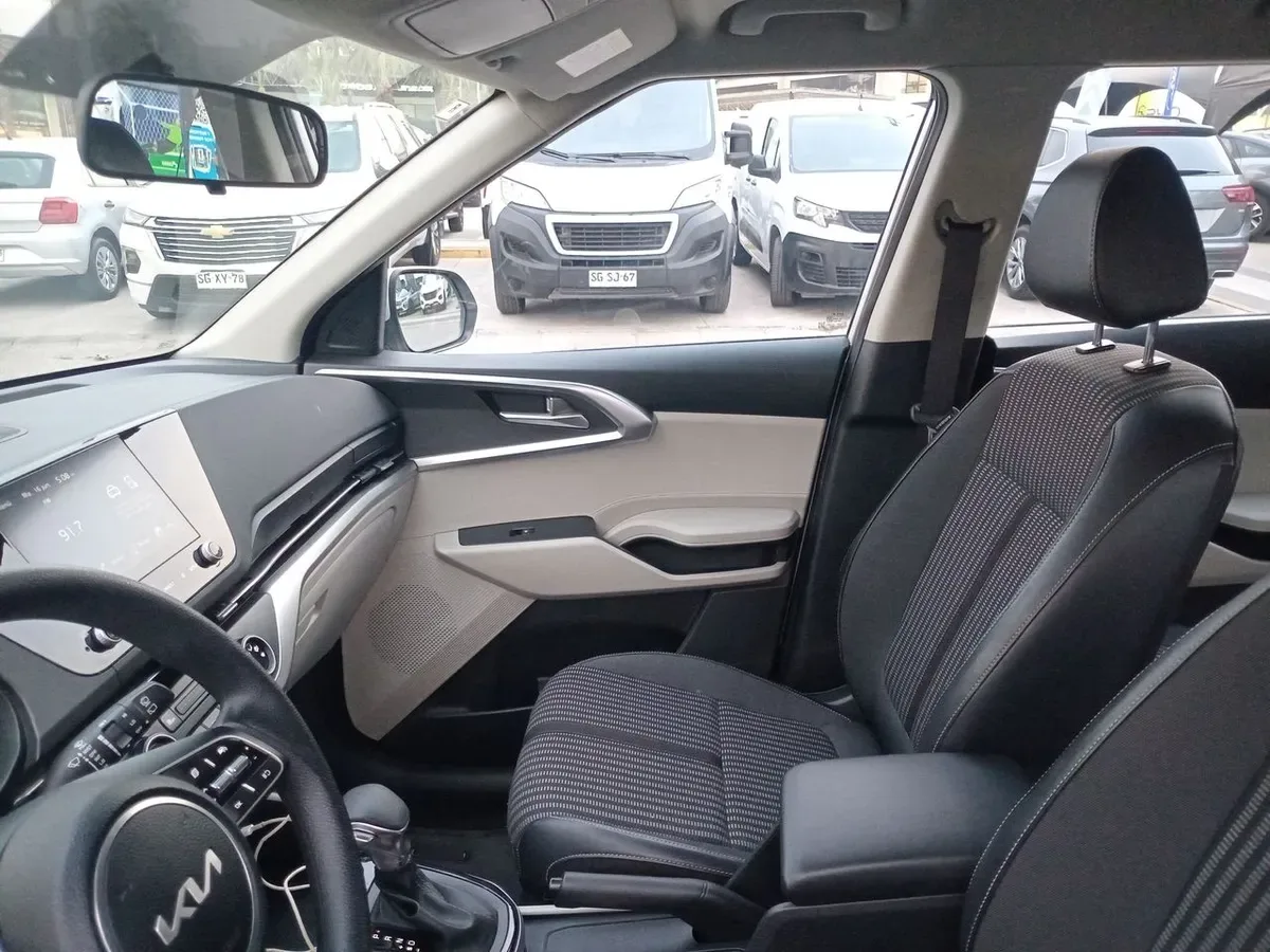 Kia Carens 1.4l Ex Turbo-Gdi 4x2 7dct At 5p año 2024