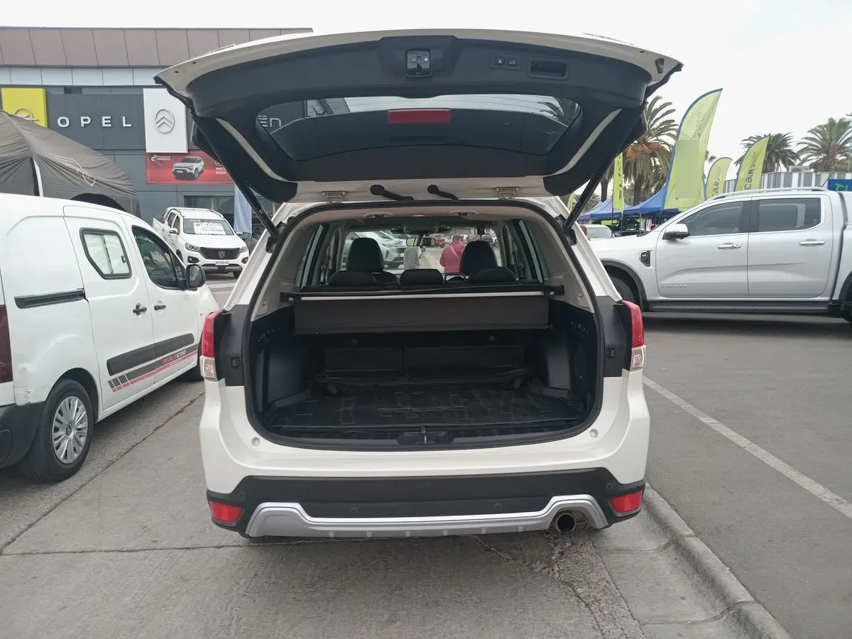 Subaru Forester 2.5i Limited Eyesight Awd At 5p año 2022