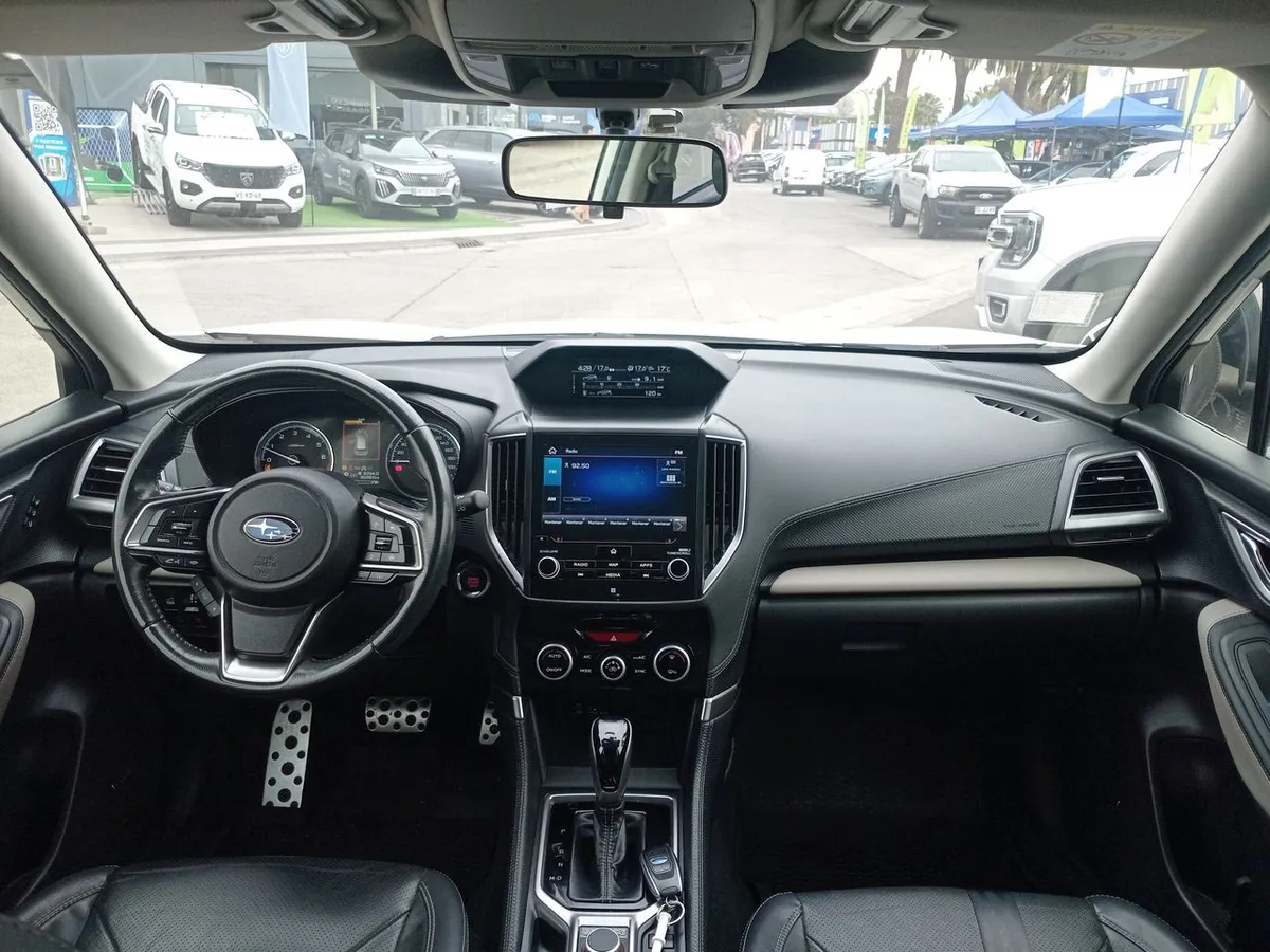 Subaru Forester 2.5i Limited Eyesight Awd At 5p año 2022