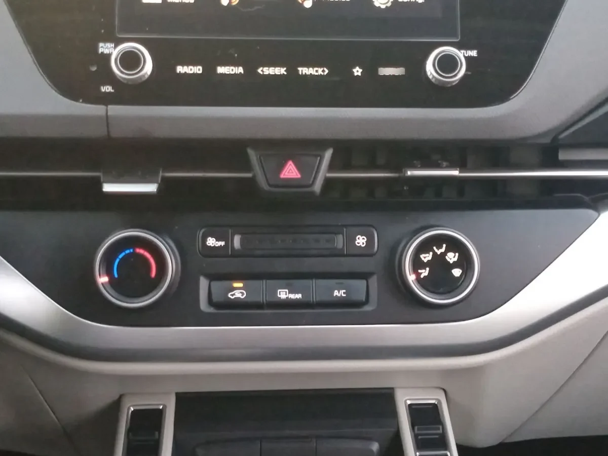 Kia Carens 1.4l Ex Turbo-Gdi 4x2 7dct At 5p año 2024