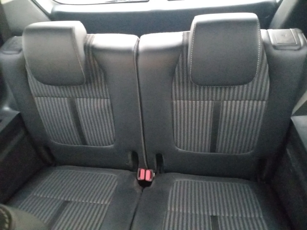Kia Carens 1.4l Ex Turbo-Gdi 4x2 7dct At 5p año 2024