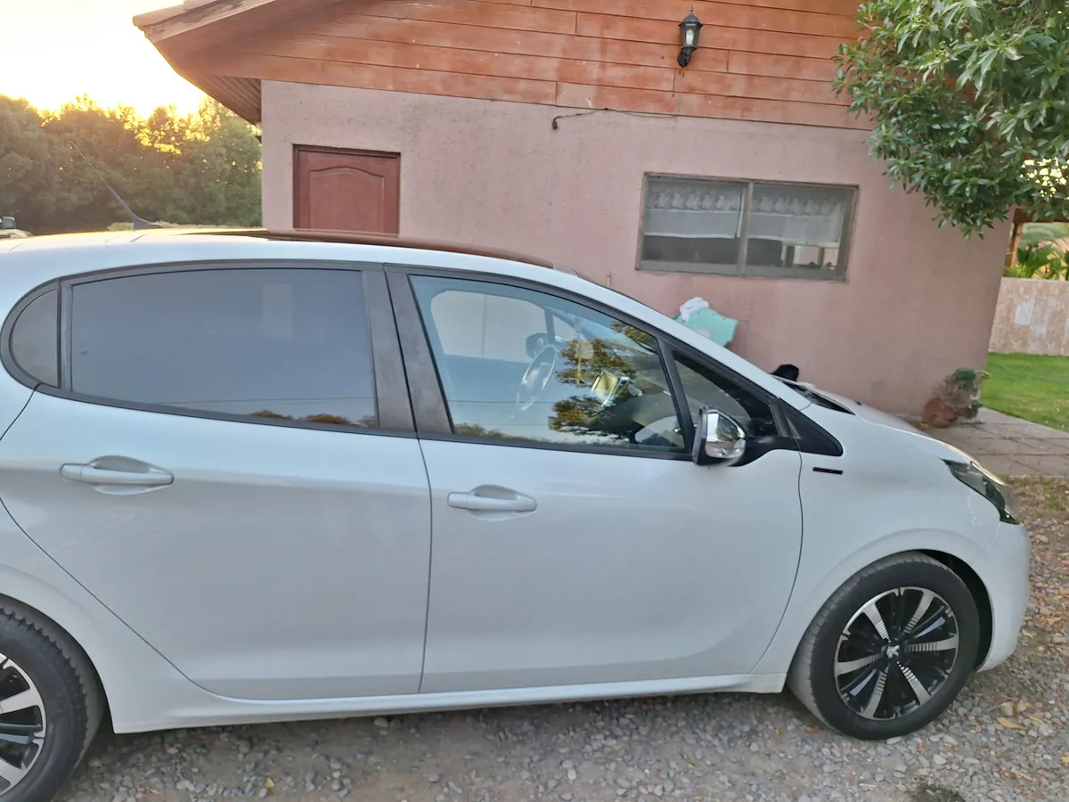 PEUGEOT 208 1.2 Active Puretech 82hp E6 Mt año 2019