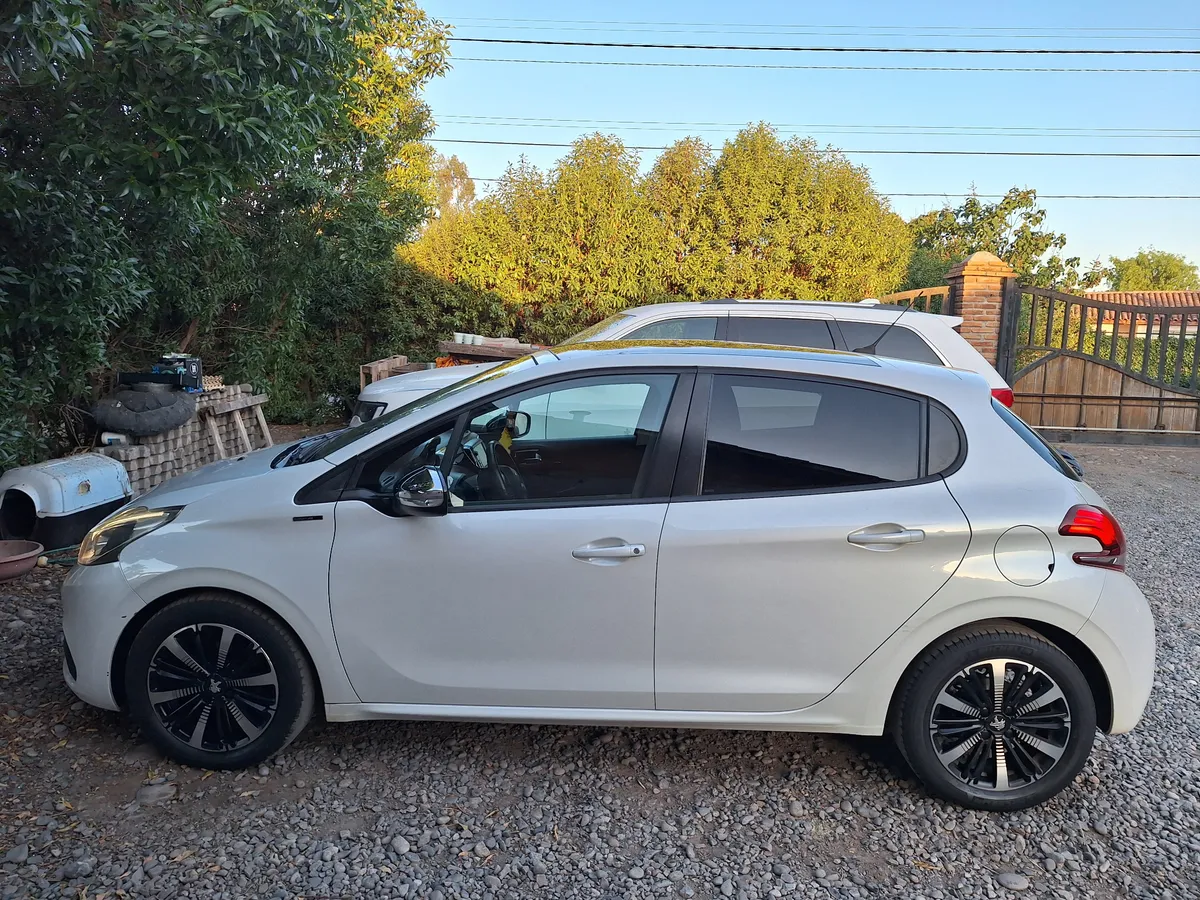PEUGEOT 208 1.2 Active Puretech 82hp E6 Mt año 2019