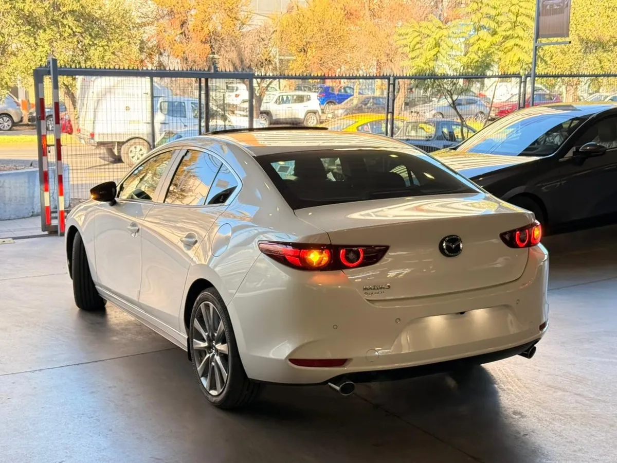 Mazda MAZDA3 Otra año 2026