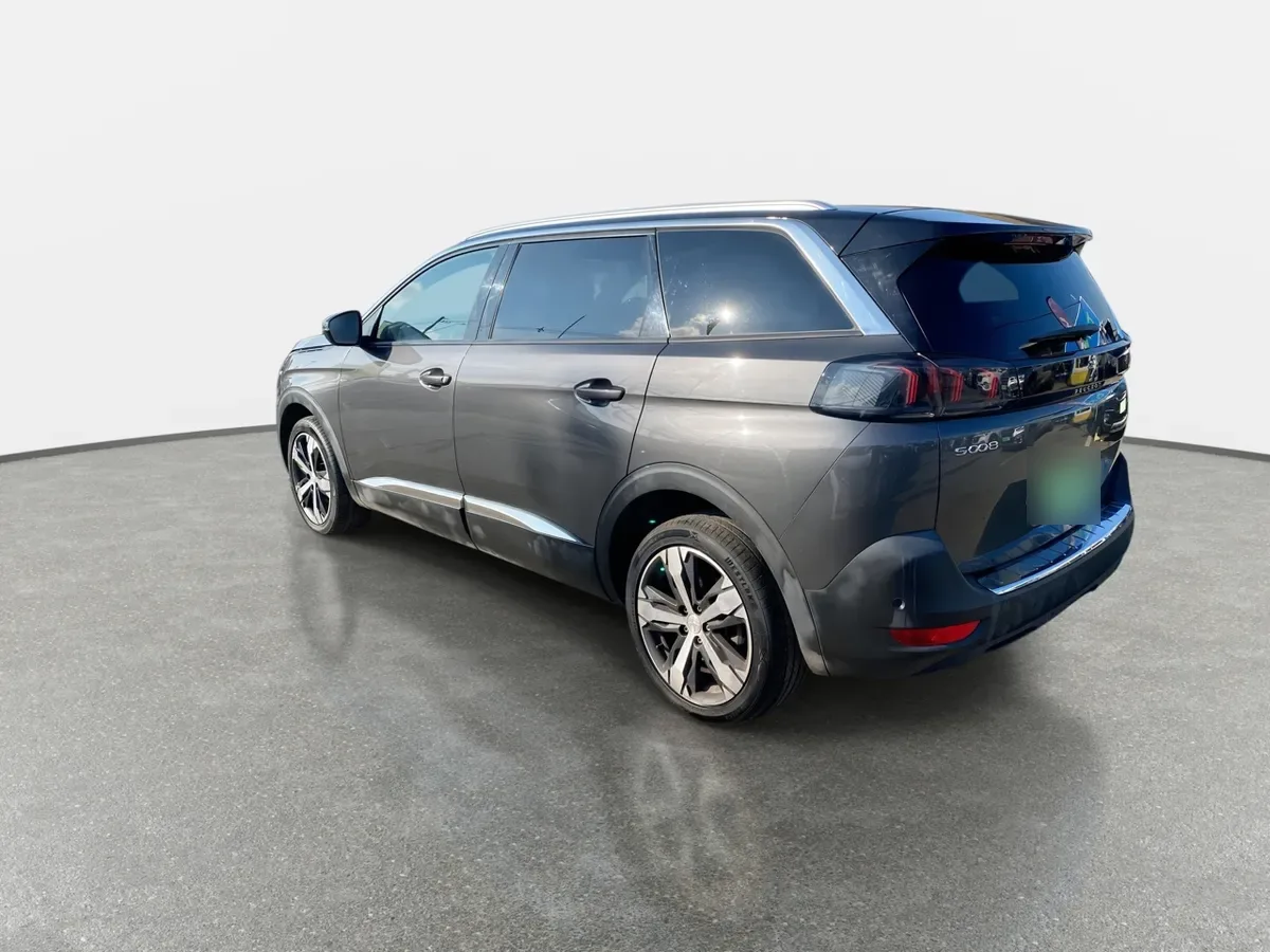 Peugeot 5008 1.5 Allure Pack Bluehdi 130 4x2 Eat8 5p año 2024