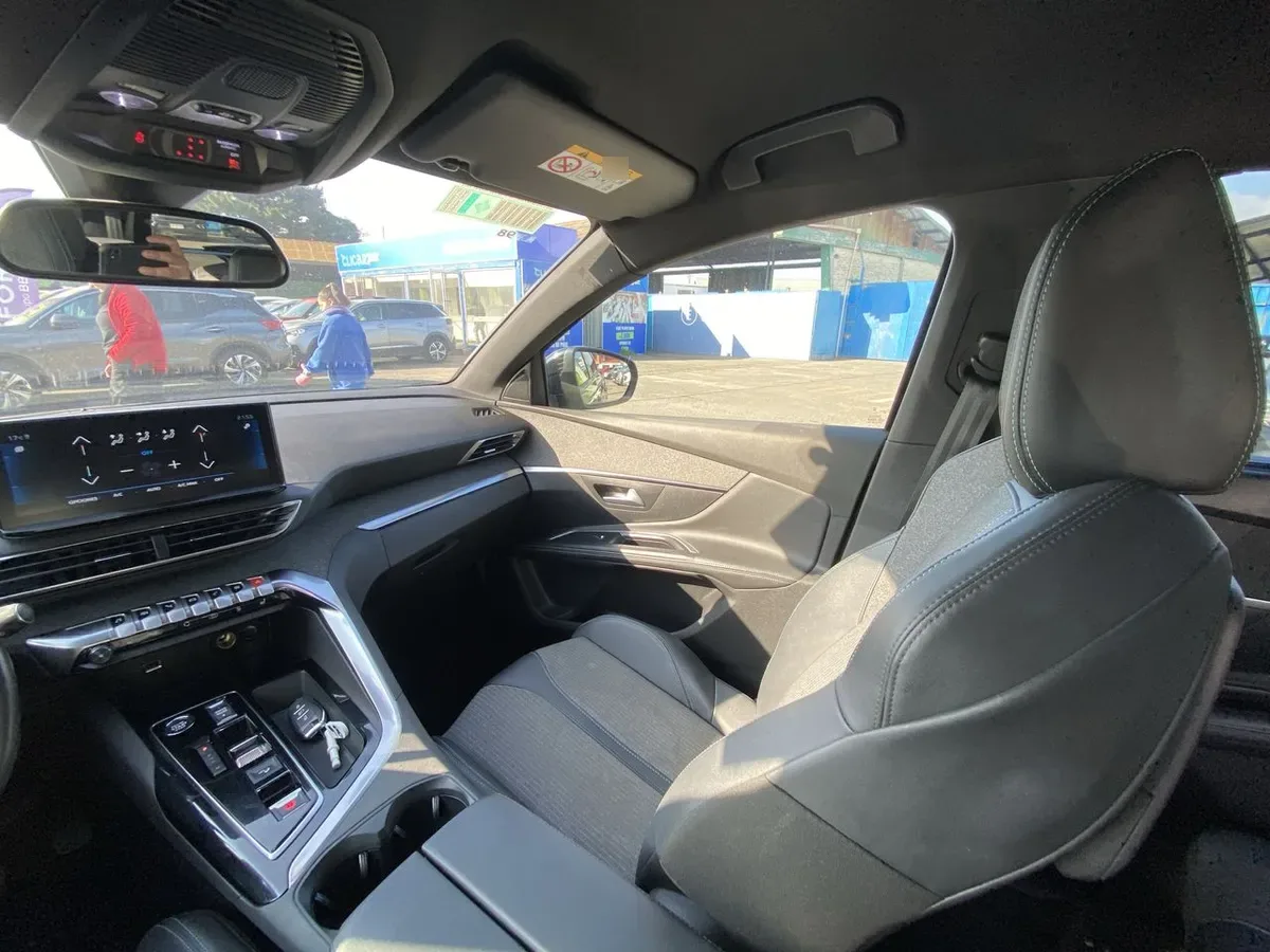 Peugeot 5008 1.5 Allure Pack Bluehdi 130 4x2 Eat8 5p año 2024