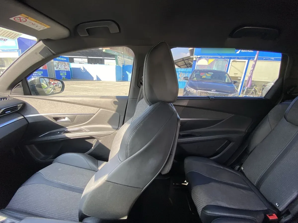 Peugeot 5008 1.5 Allure Pack Bluehdi 130 4x2 Eat8 5p año 2024