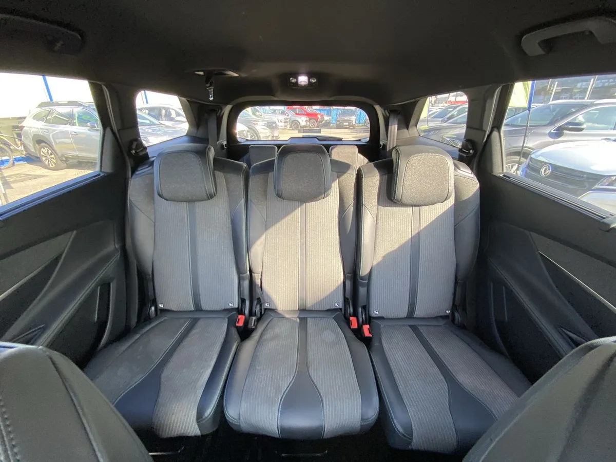 Peugeot 5008 1.5 Allure Pack Bluehdi 130 4x2 Eat8 5p año 2024