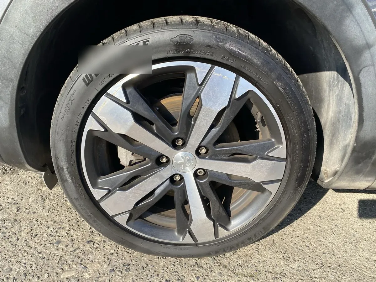 Peugeot 5008 1.5 Allure Pack Bluehdi 130 4x2 Eat8 5p año 2024