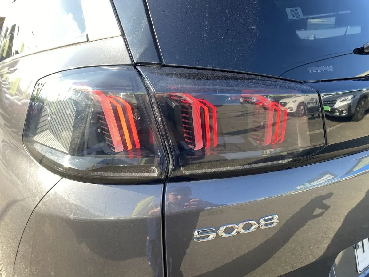 Peugeot 5008 1.5 Allure Pack Bluehdi 130 4x2 Eat8 5p año 2024