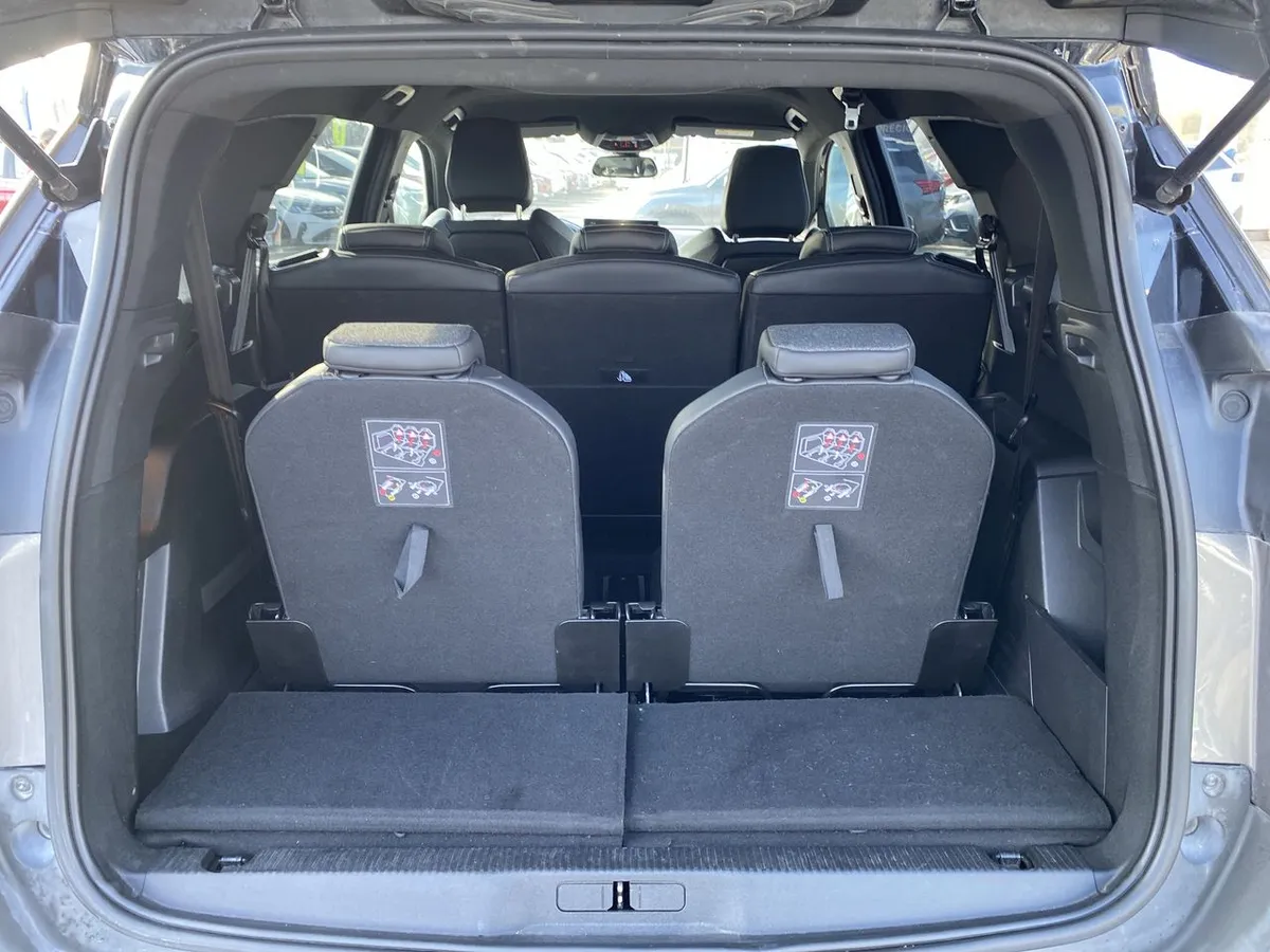 Peugeot 5008 1.5 Allure Pack Bluehdi 130 4x2 Eat8 5p año 2024