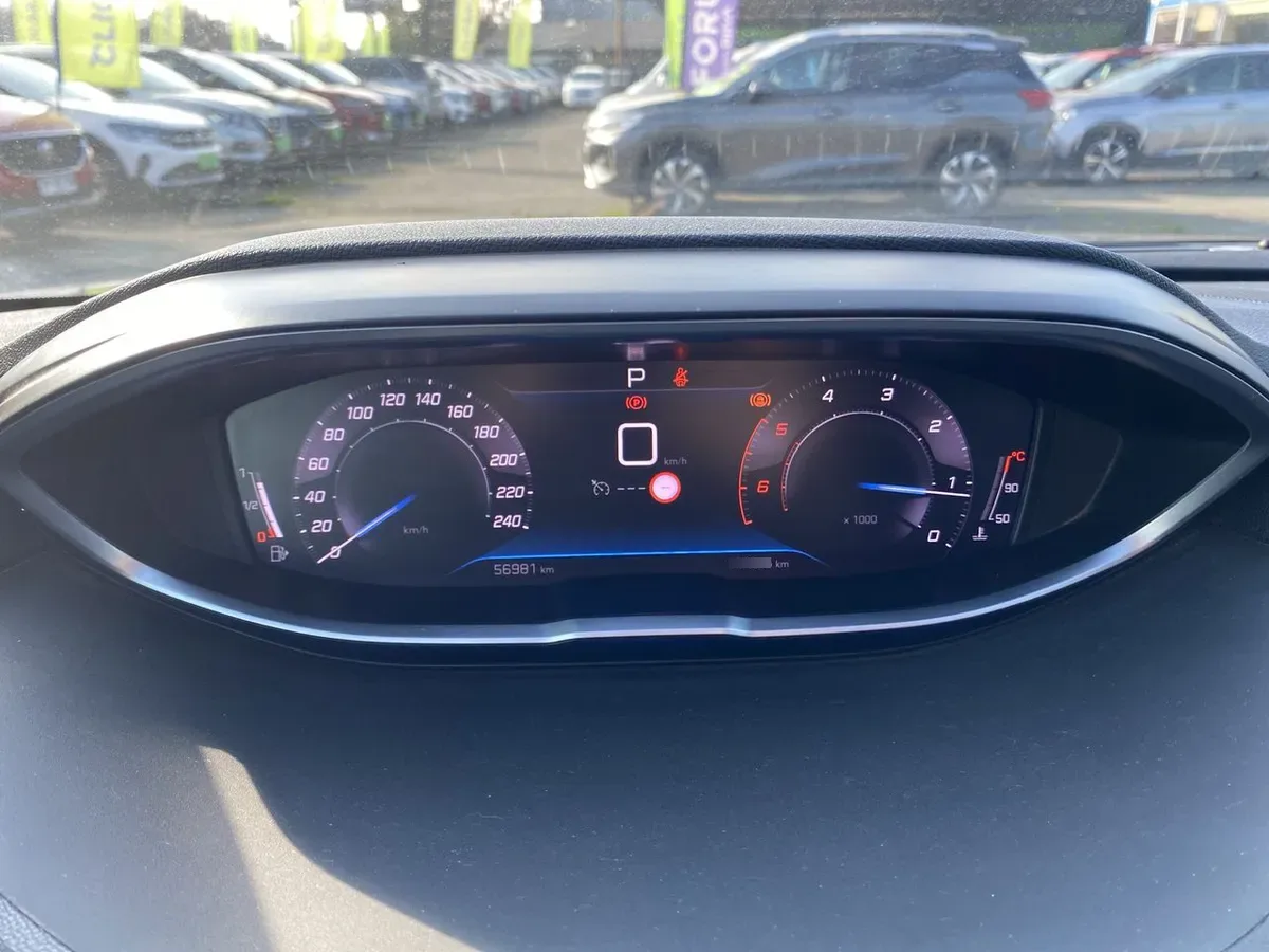 Peugeot 5008 1.5 Allure Pack Bluehdi 130 4x2 Eat8 5p año 2024