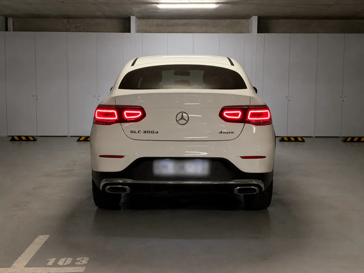 MERCEDES BENZ GLC 300 2.0 D Coupé Fl At 4x4 Diesel año 2022