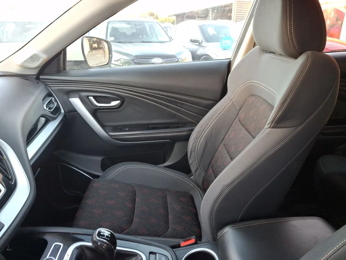 Jetour X70 1.5t Gl 4x2 Mt 5p año 2022
