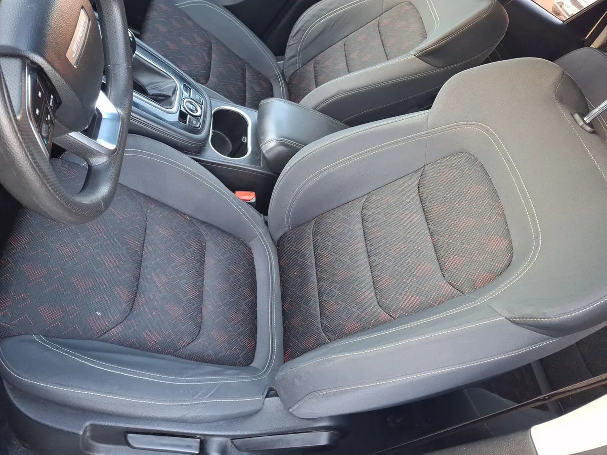 Jetour X70 1.5t Gl 4x2 Mt 5p año 2022