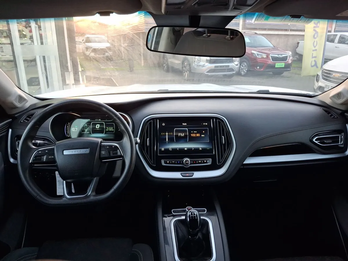 Jetour X70 1.5t Gl 4x2 Mt 5p año 2022