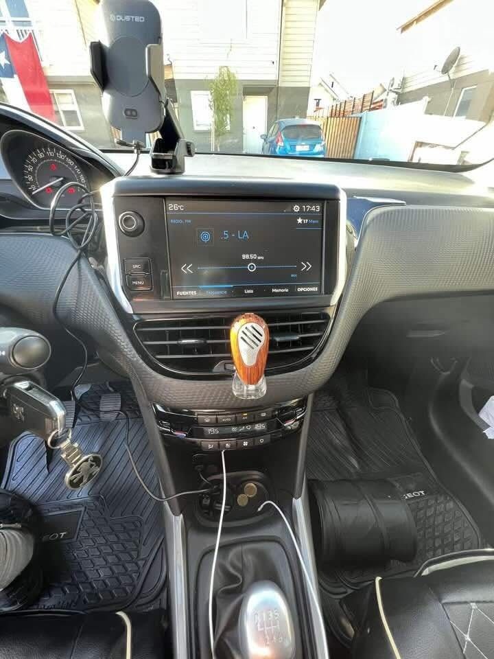 PEUGEOT 2008 1.5 Allure Blue Mt Diesel año 2019