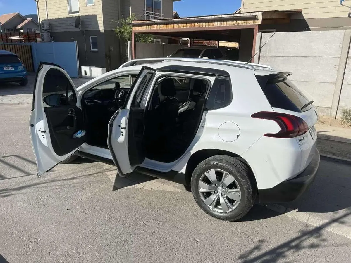 PEUGEOT 2008 1.5 Allure Blue Mt Diesel año 2019
