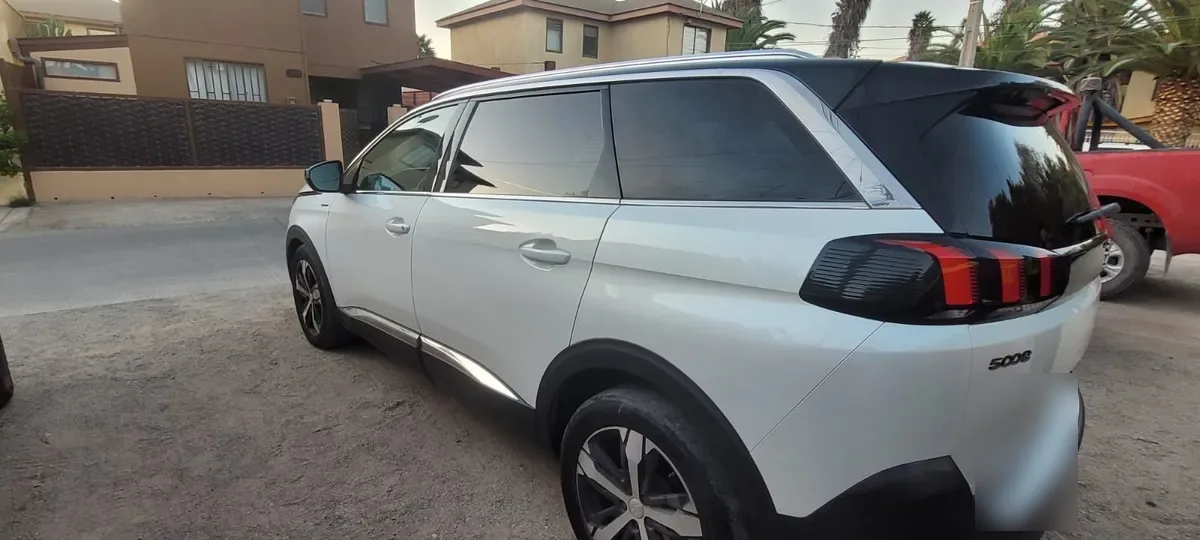 Peugeot 5008 1.6 Allure Turbo Thp 165hp E6 At año 2018