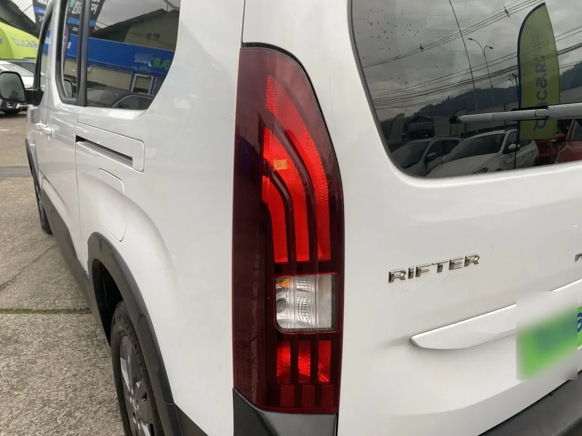 Peugeot Rifter 1.5 Allure Bluehdi Diesel 4x2 130hp Eat8 5p año 2023