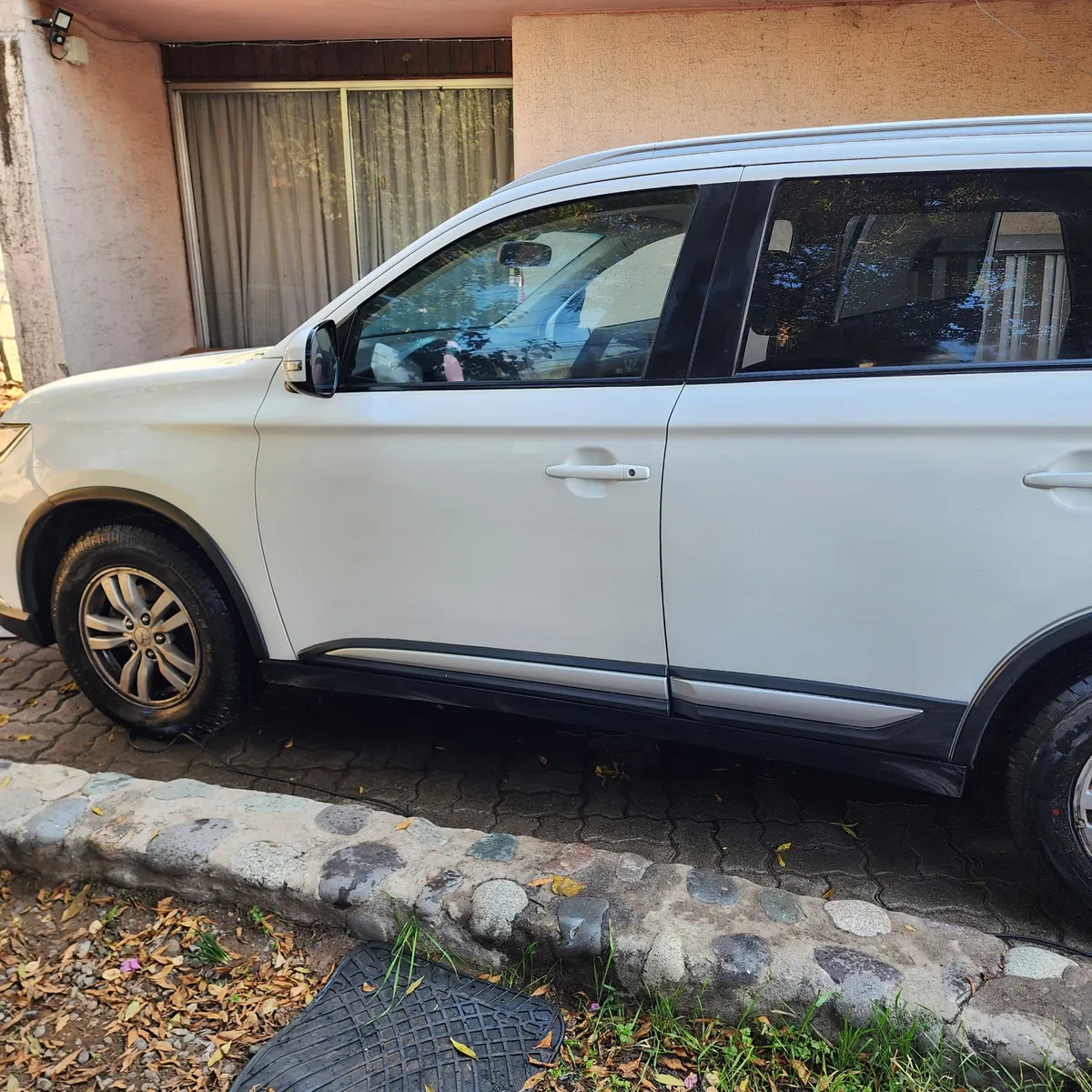 MITSUBISHI OUTLANDER 2.0 Mt año 2019