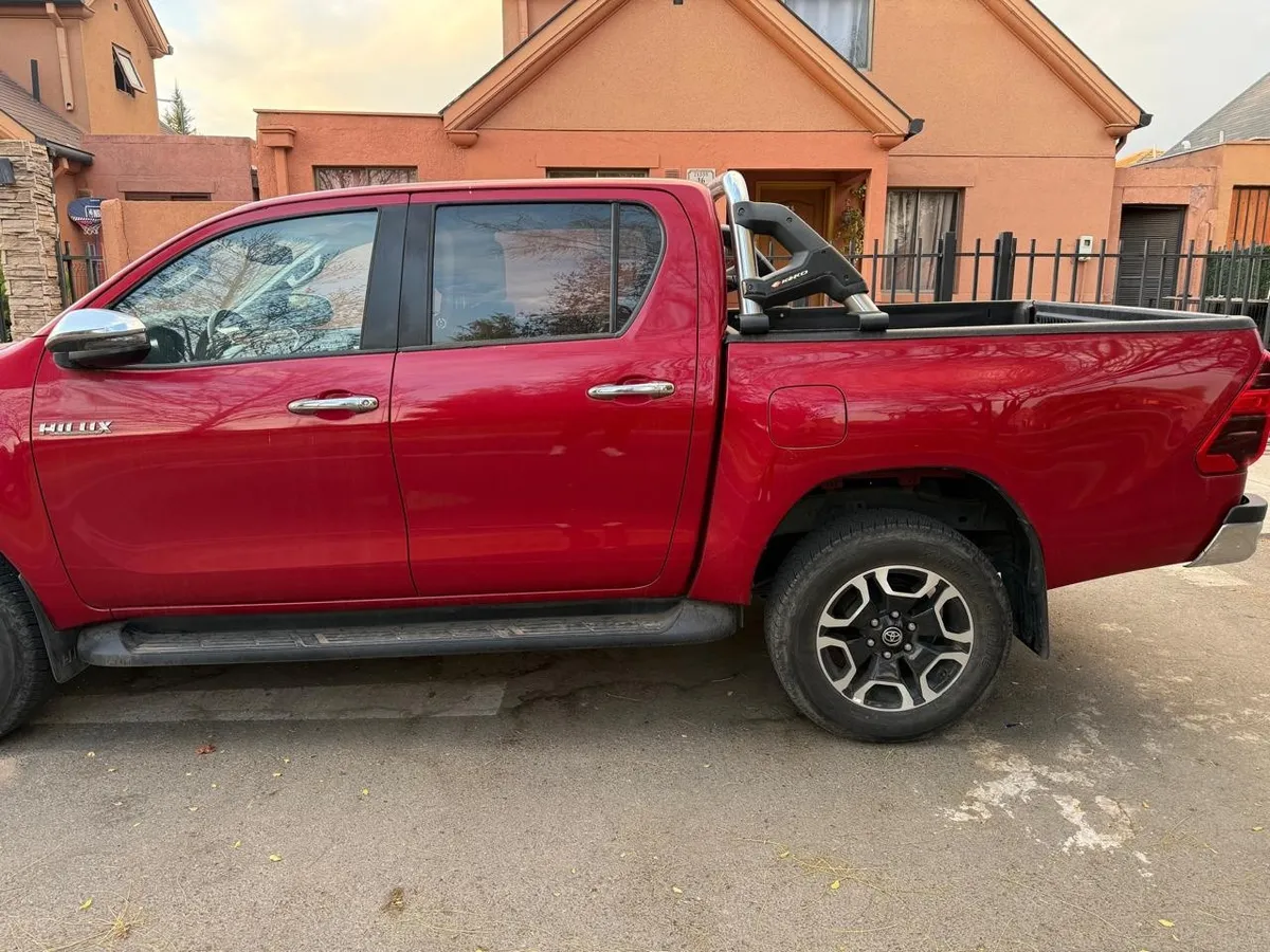 Toyota HILUX 2.8 Gr-S Srv At Diesel 4x4 año 2023