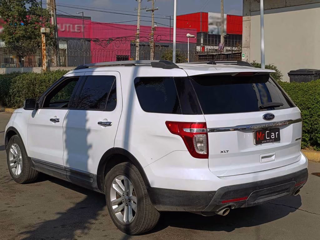 Ford Explorer Xlt 4x2 año 2014