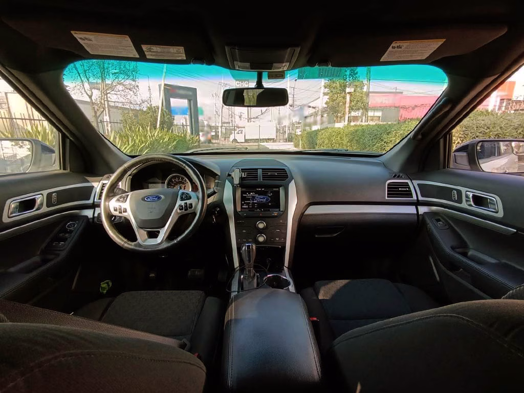 Ford Explorer Xlt 4x2 año 2014