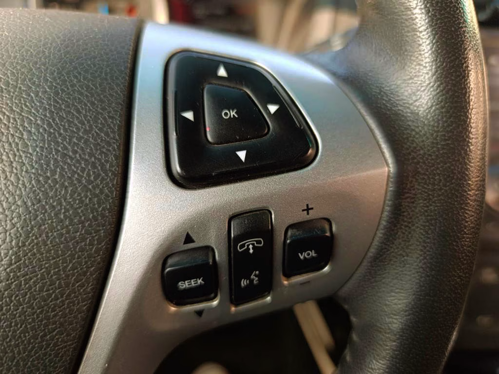 Ford Explorer Xlt 4x2 año 2014