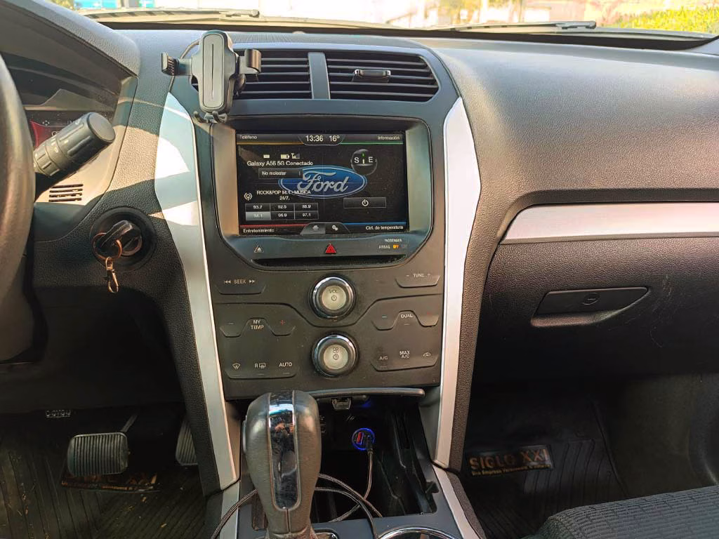 Ford Explorer Xlt 4x2 año 2014