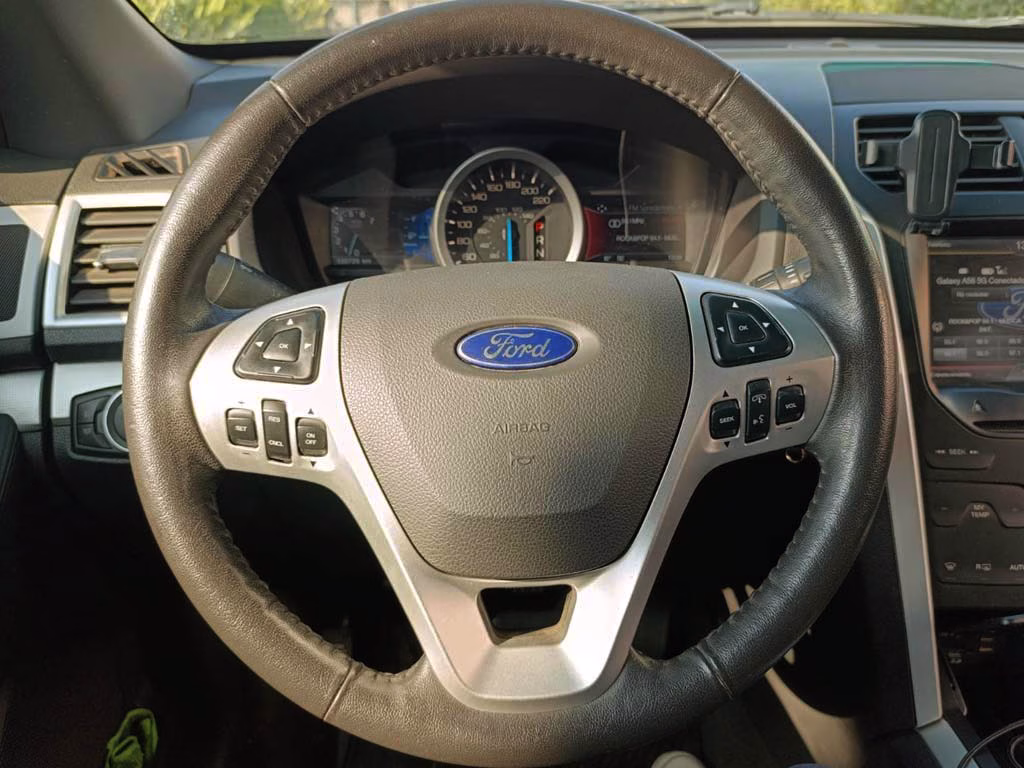 Ford Explorer Xlt 4x2 año 2014