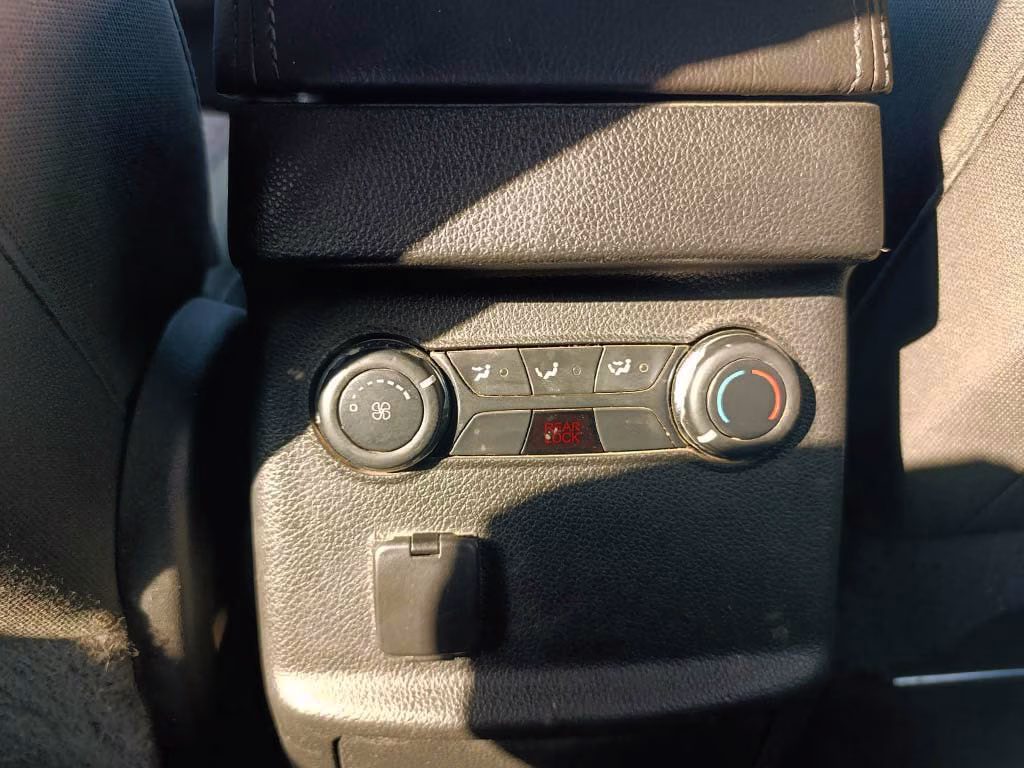 Ford Explorer Xlt 4x2 año 2014