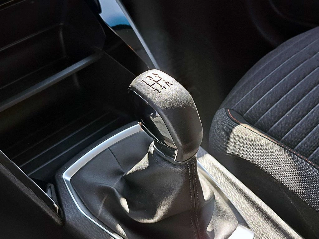 Peugeot 208 Puretech 75 1.2 año 2022