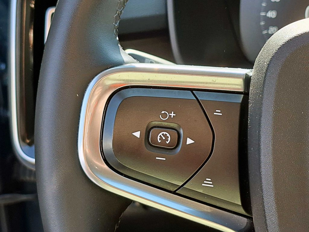 Volvo Xc40 T5 Hybrid R Design 1.5 At año 2023