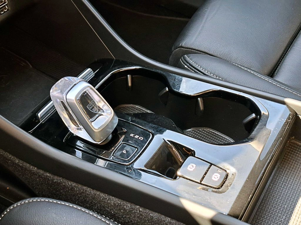 Volvo Xc40 T5 Hybrid R Design 1.5 At año 2023