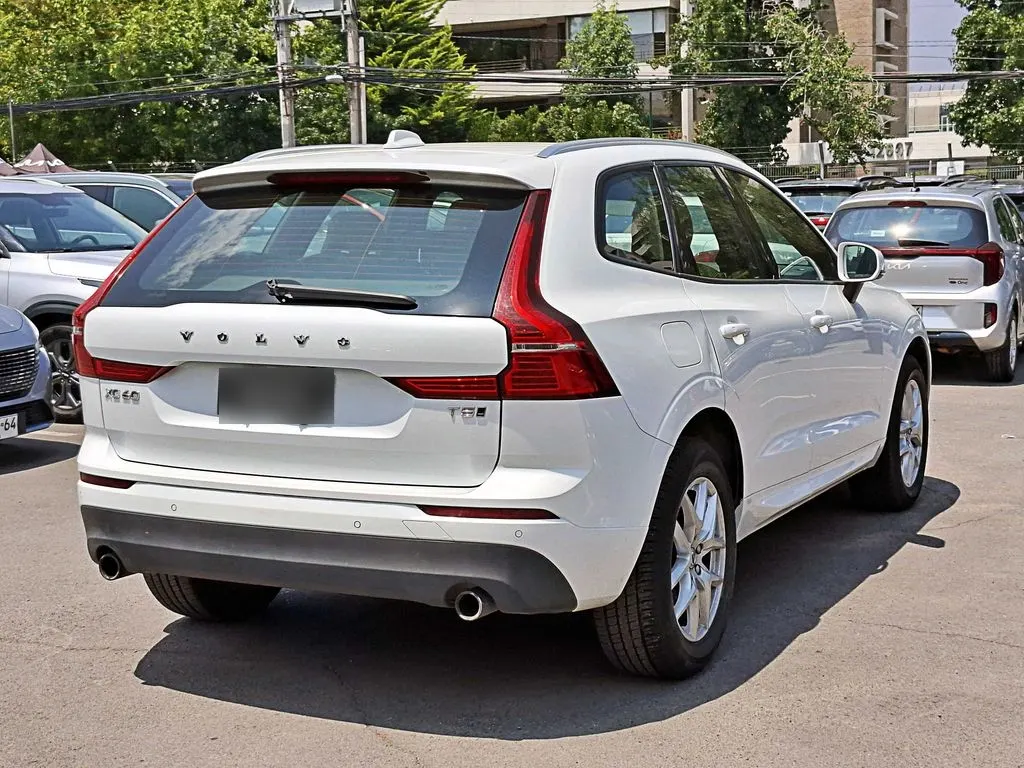 Volvo Xc60 2.0 T5 4x4 At 5p año 2021