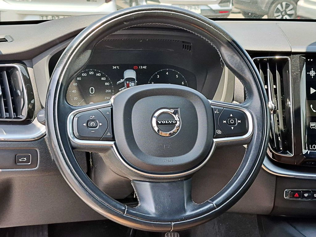 Volvo Xc60 2.0 T5 4x4 At 5p año 2021