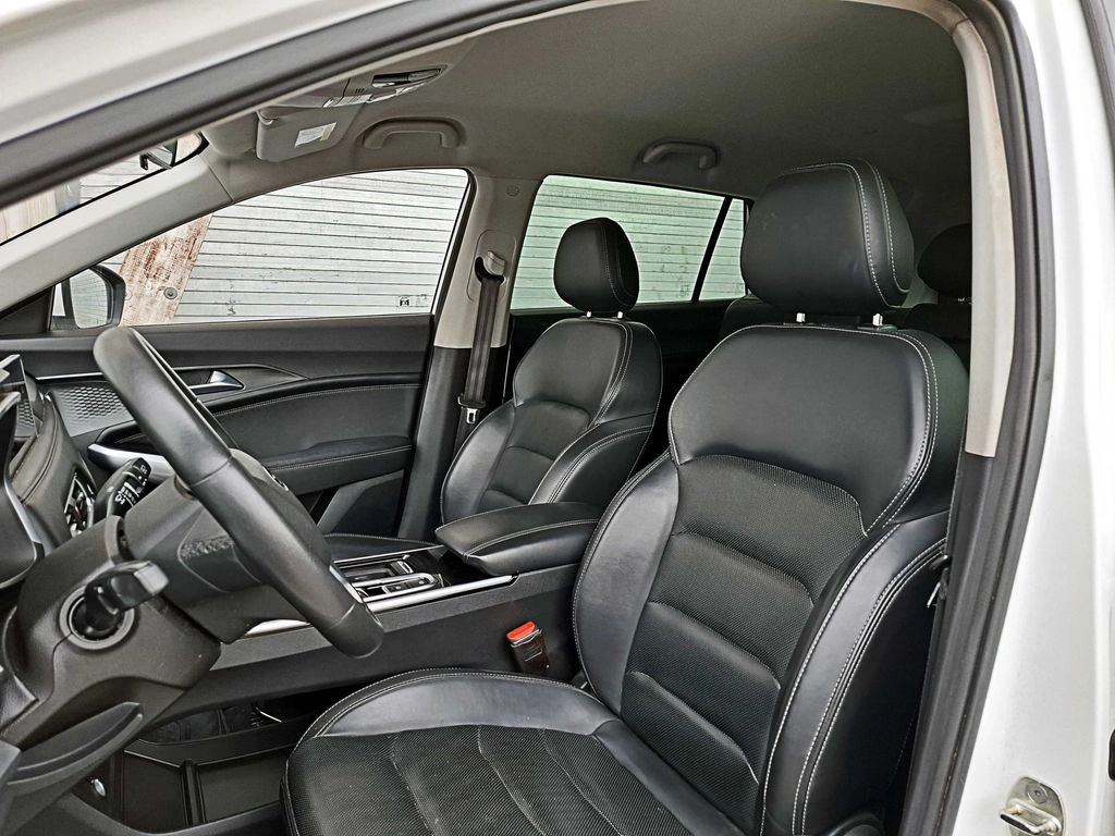 Jac Js8 1.5 Luxury Se 4x2 Dct At 5p año 2023