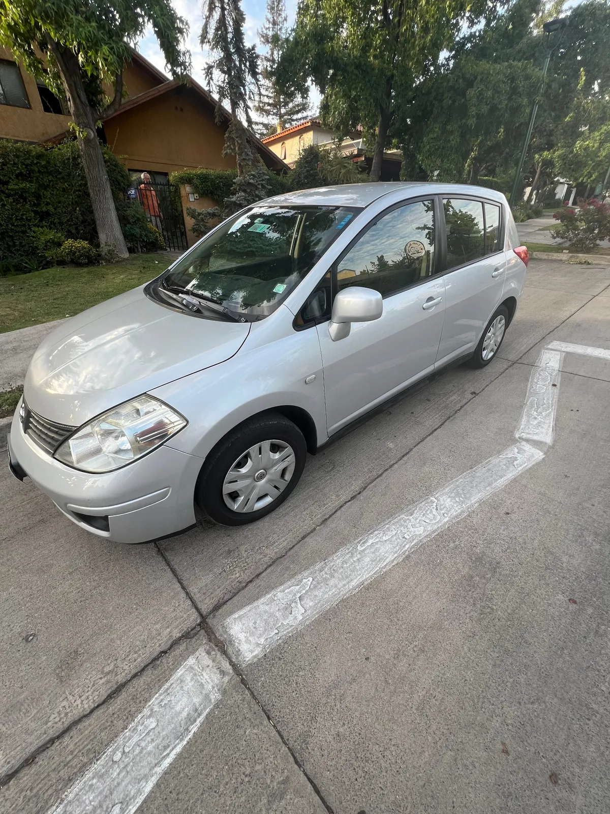Nissan Tiida 1.6 Sedan S Ac Ll Mt 4x2 año 2011