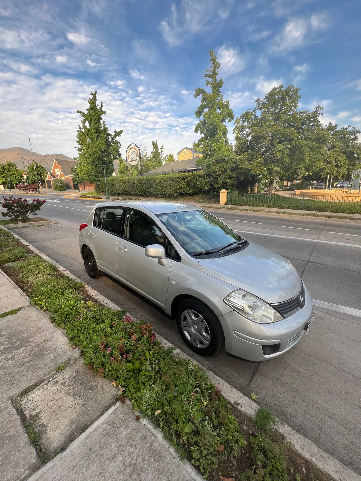 Nissan Tiida 1.6 Sedan S Ac Ll Mt 4x2 año 2011