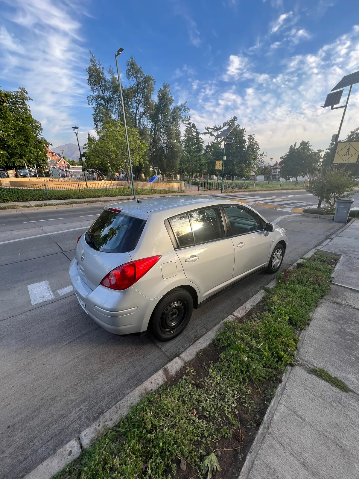Nissan Tiida 1.6 Sedan S Ac Ll Mt 4x2 año 2011