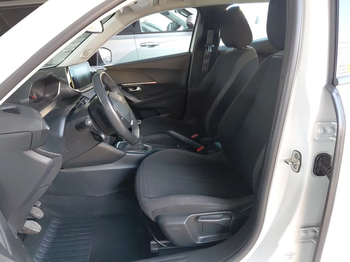 Peugeot 2008 1.2 Active Puretech 4x2 130 Mt 5p año 2021
