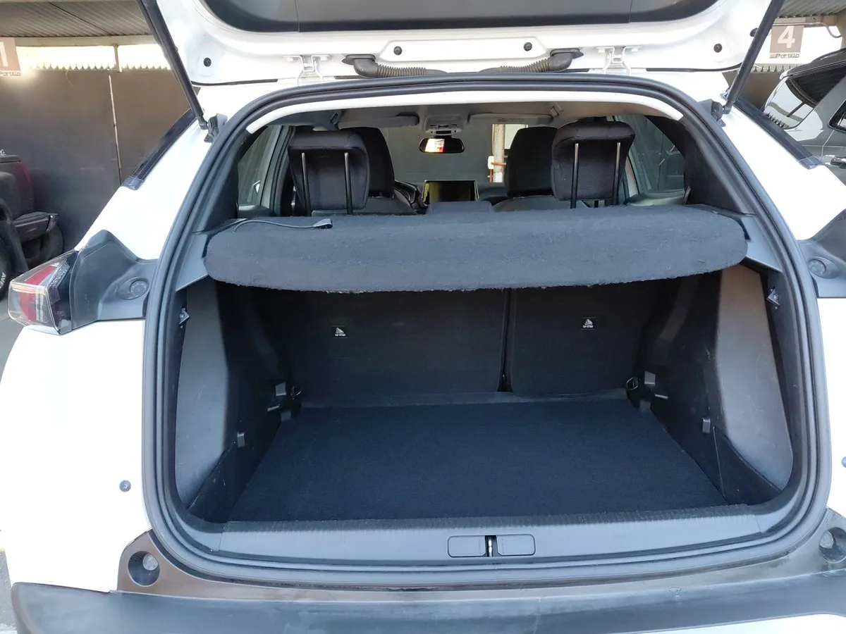 Peugeot 2008 1.2 Active Puretech 4x2 130 Mt 5p año 2021