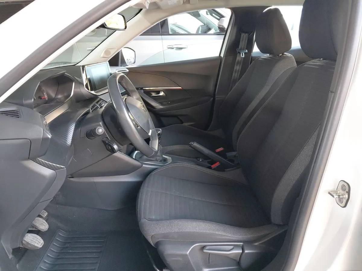 Peugeot 2008 1.2 Active Puretech 4x2 130 Mt 5p año 2021