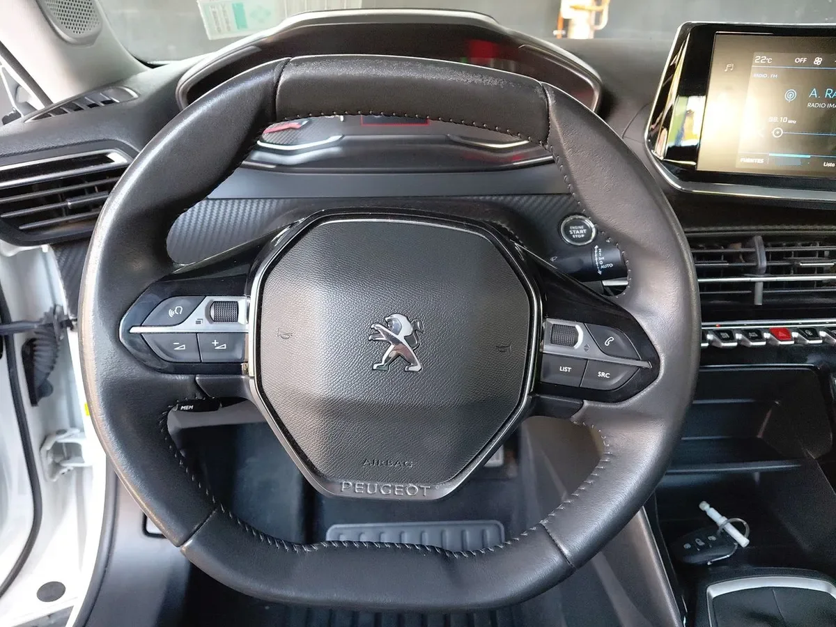 Peugeot 2008 1.2 Active Puretech 4x2 130 Mt 5p año 2021